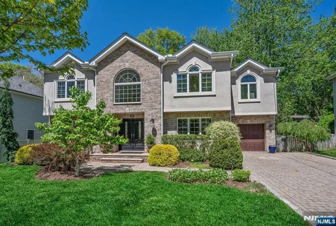 $1,395,000 | 309 South Drive, Paramus, NJ 07652