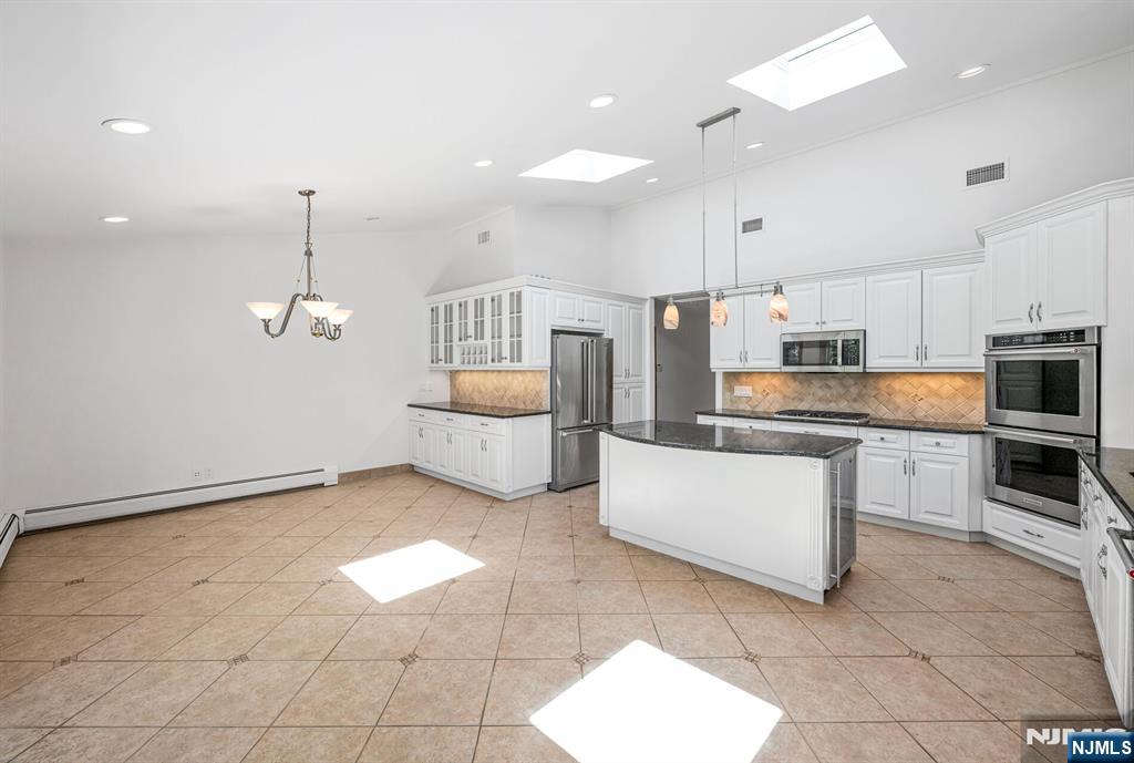 309 South Drive Paramus, NJ 07652 - Photo 21 of 50