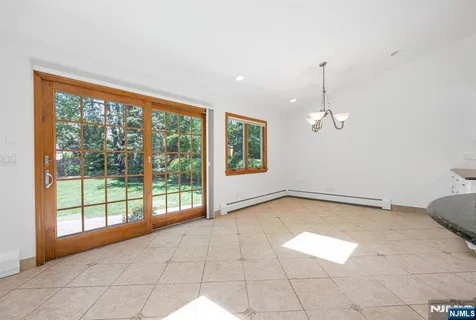 $1,395,000 | 309 South Drive, Paramus, NJ 07652