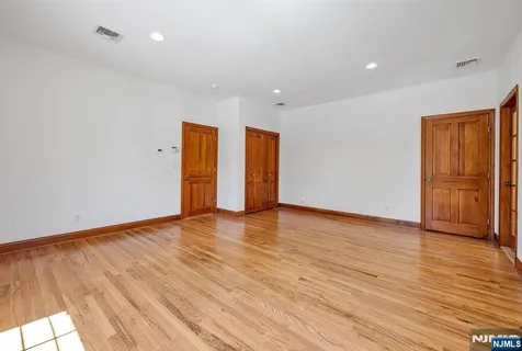 $1,395,000 | 309 South Drive, Paramus, NJ 07652