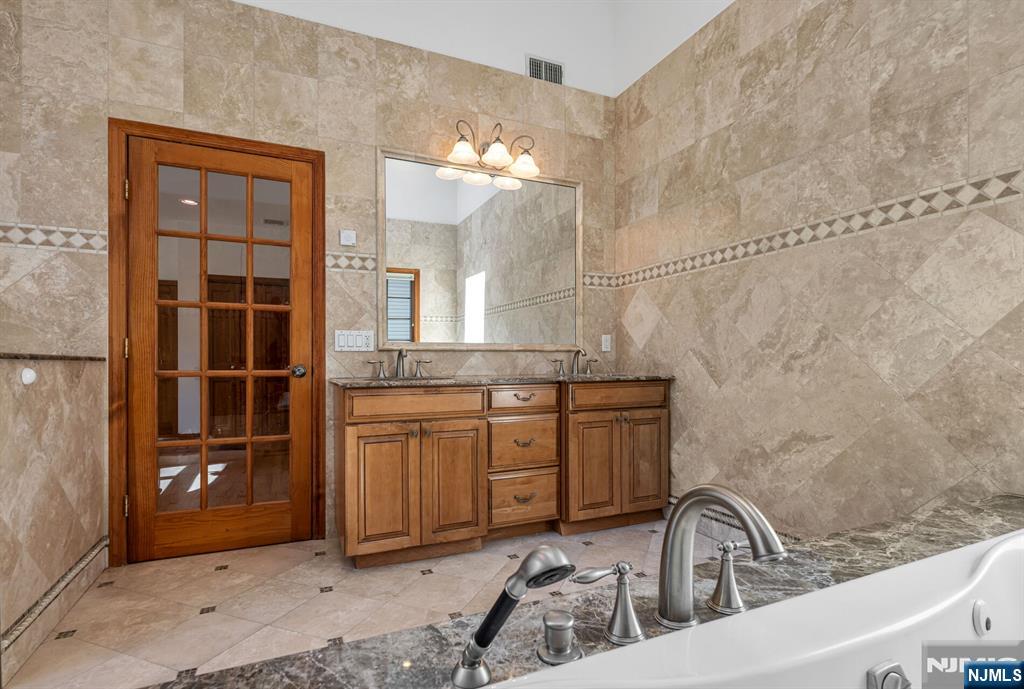 309 South Drive Paramus, NJ 07652 - Photo 33 of 50