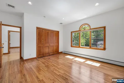 $1,395,000 | 309 South Drive, Paramus, NJ 07652