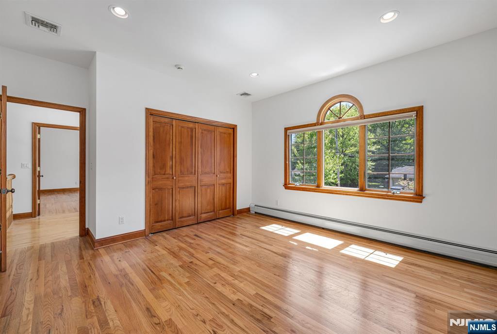 309 South Drive Paramus, NJ 07652 - Photo 36 of 50