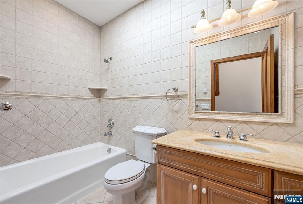 309 South Drive Paramus, NJ 07652 - Photo 40 of 50