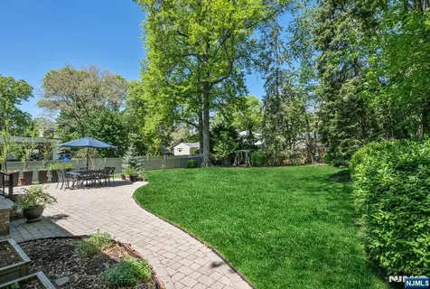 $1,395,000 | 309 South Drive, Paramus, NJ 07652