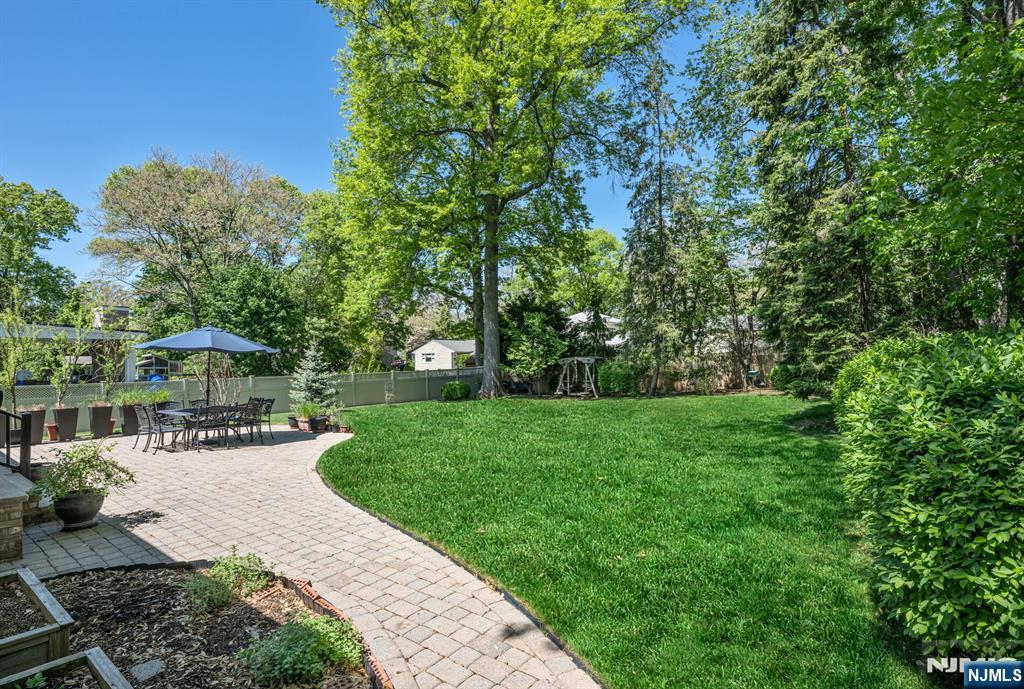 309 South Drive Paramus, NJ 07652 - Photo 43 of 50
