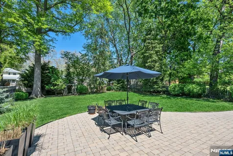 $1,395,000 | 309 South Drive, Paramus, NJ 07652
