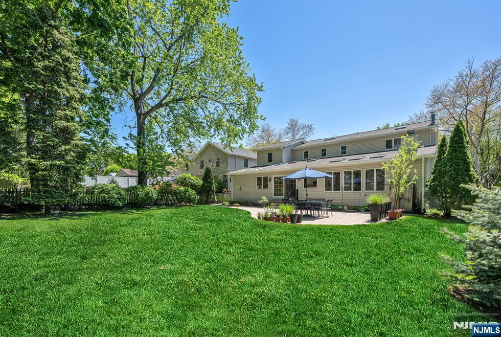 309 South Drive Paramus, NJ 07652 - Photo 47 of 50