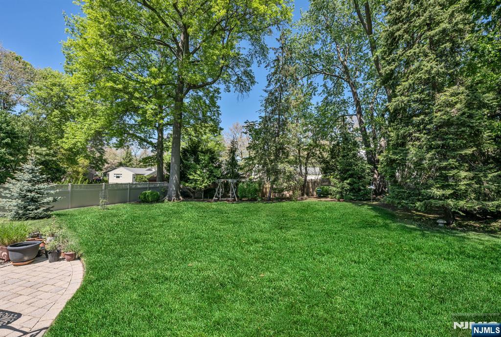 309 South Drive Paramus, NJ 07652 - Photo 48 of 50