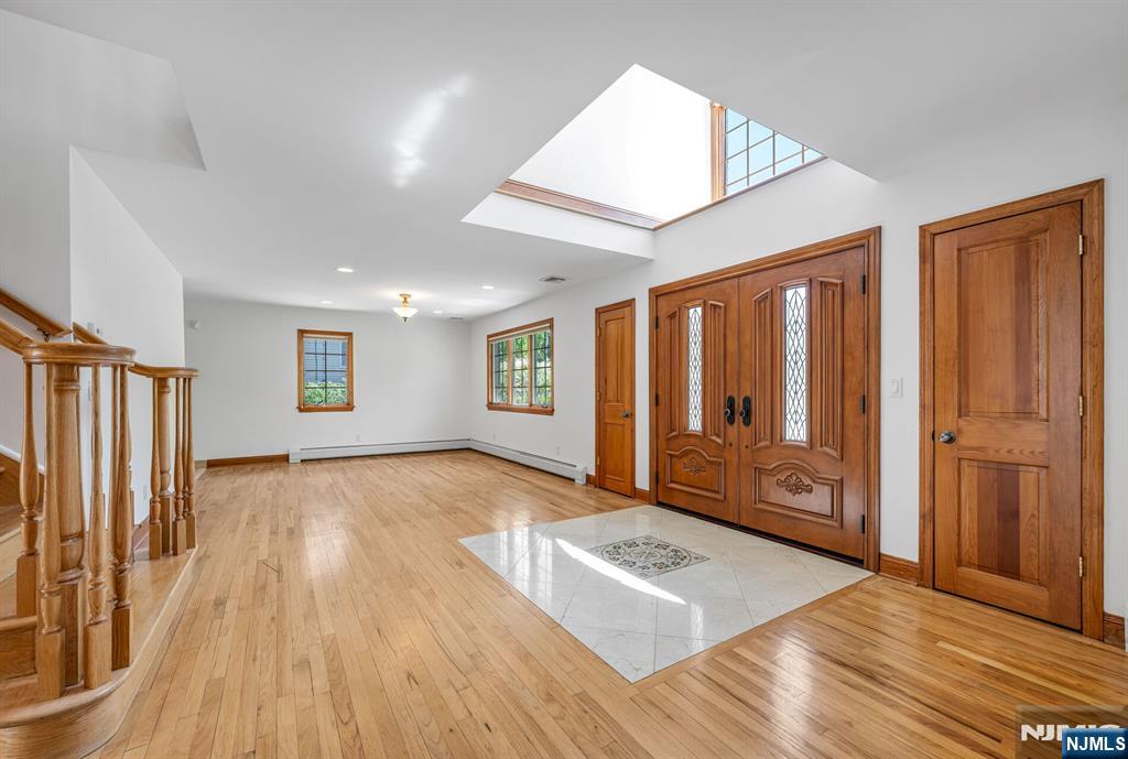 309 South Drive Paramus, NJ 07652 - Photo 5 of 50