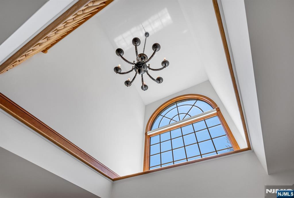 309 South Drive Paramus, NJ 07652 - Photo 7 of 50