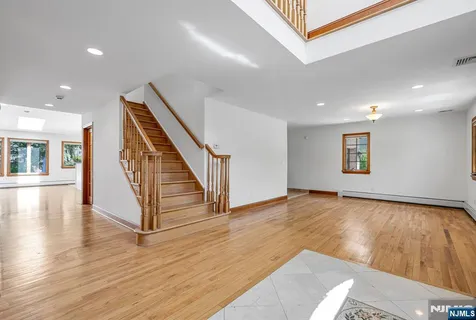 $1,395,000 | 309 South Drive, Paramus, NJ 07652