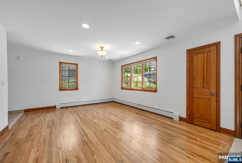 309 South Drive Paramus, NJ 07652 - Photo 9 of 50