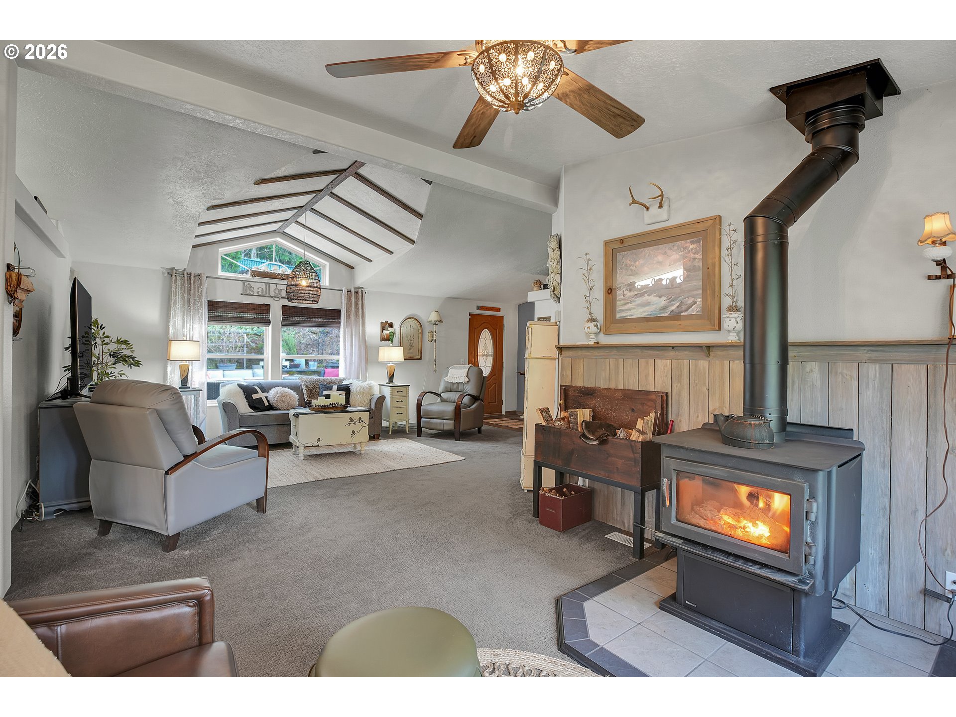 39444 Southeast Tumala Mountain Road Estacada, OR 97023 - Photo 14 of 48 Living Room