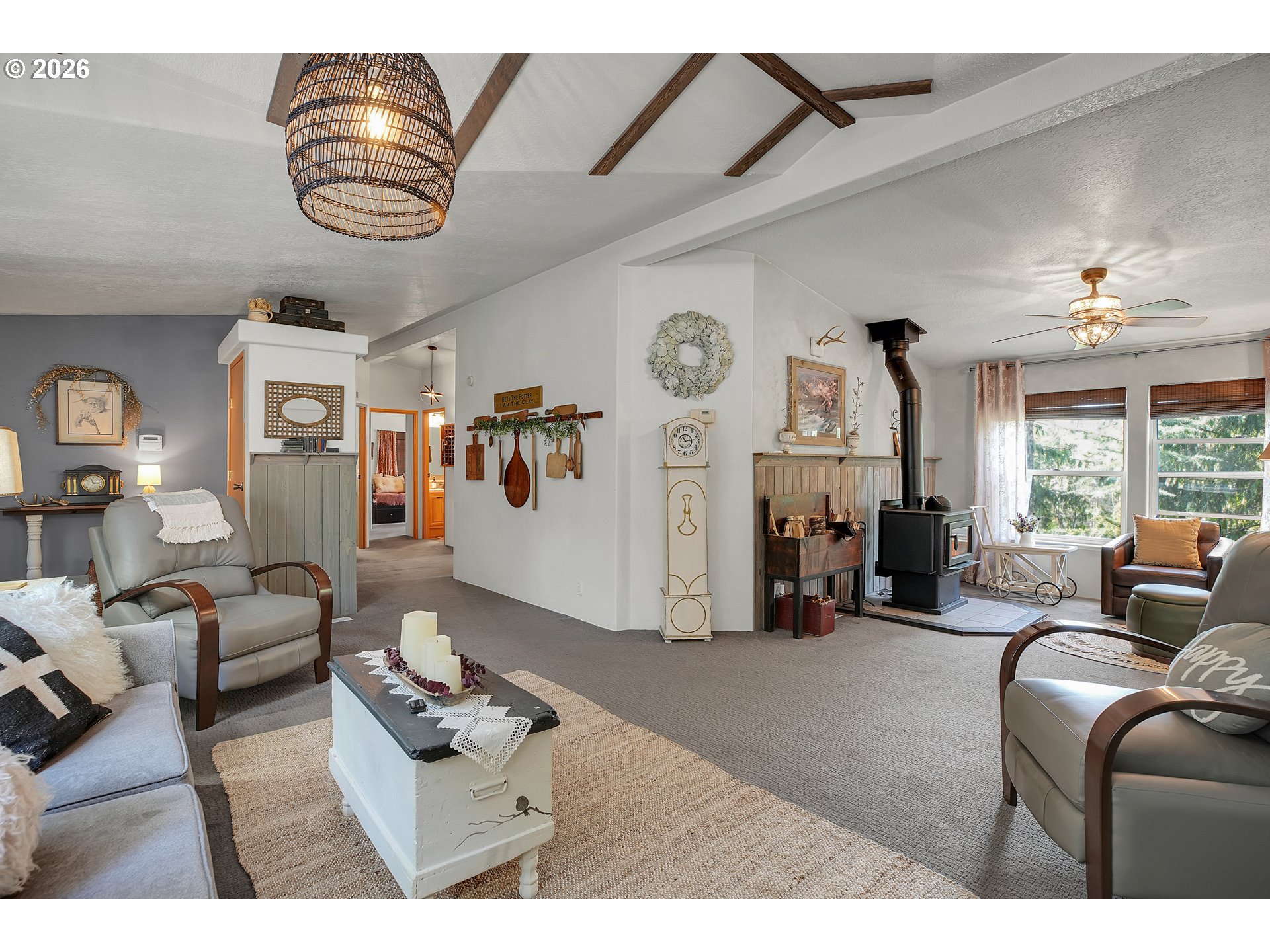 39444 Southeast Tumala Mountain Road Estacada, OR 97023 - Photo 17 of 48 Living Room