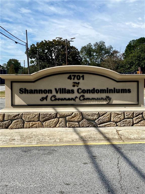 4701 Flat Shoals Road, Unit 54G Union City, GA 30291 - Photo 2 of 18 a view of a swimming pool and a back yard