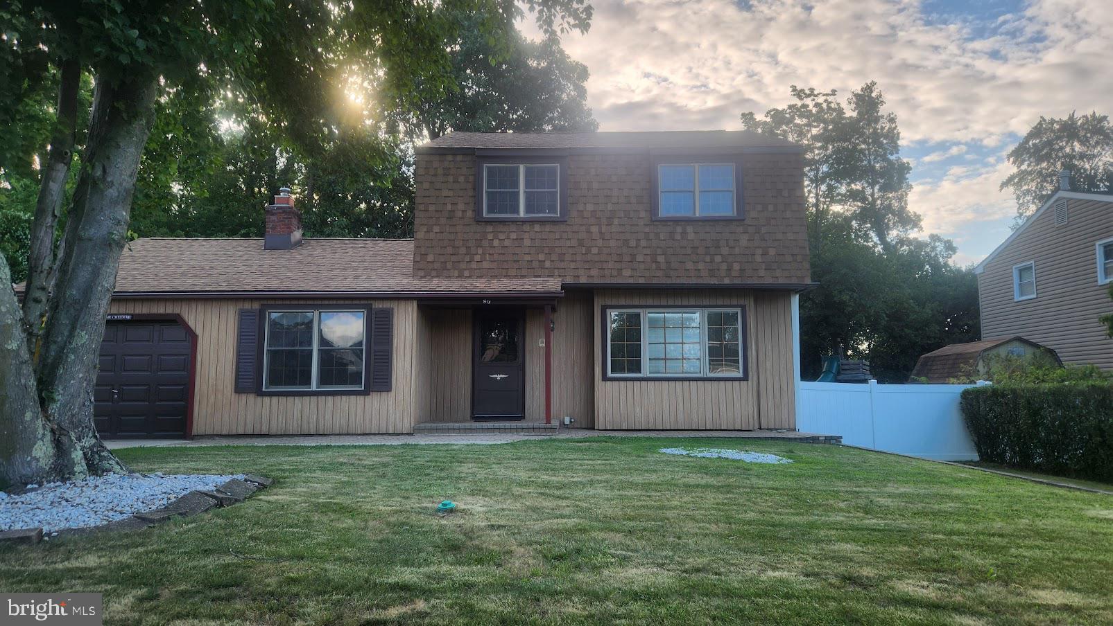 a view of a house with yard and garden