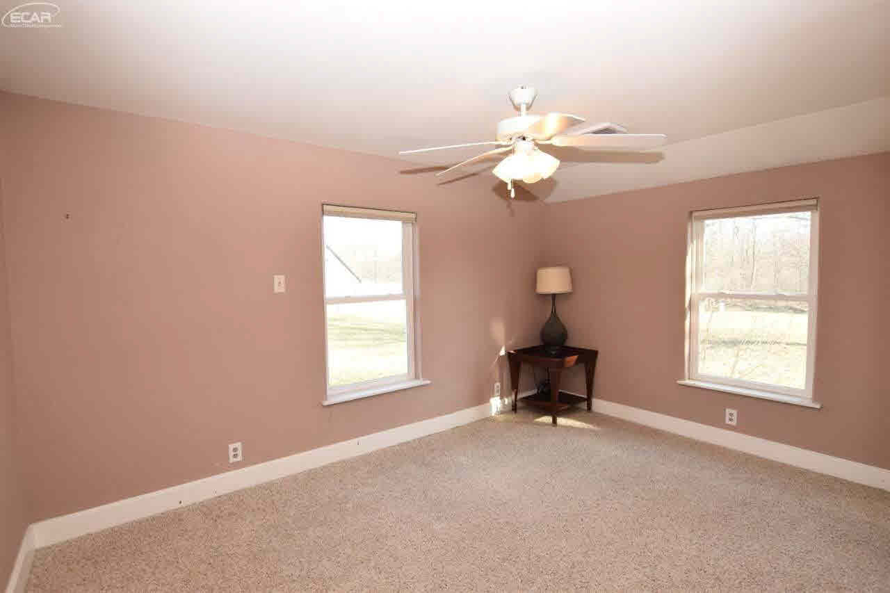 8106 North Oak Road Davison, MI 48423 - Photo 8 of 13 21276633-7.JPG