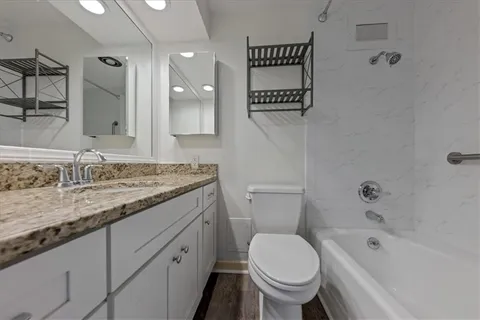 $189,000 | 4550 Warwick Boulevard, Unit 213, Kansas City, MO 64111