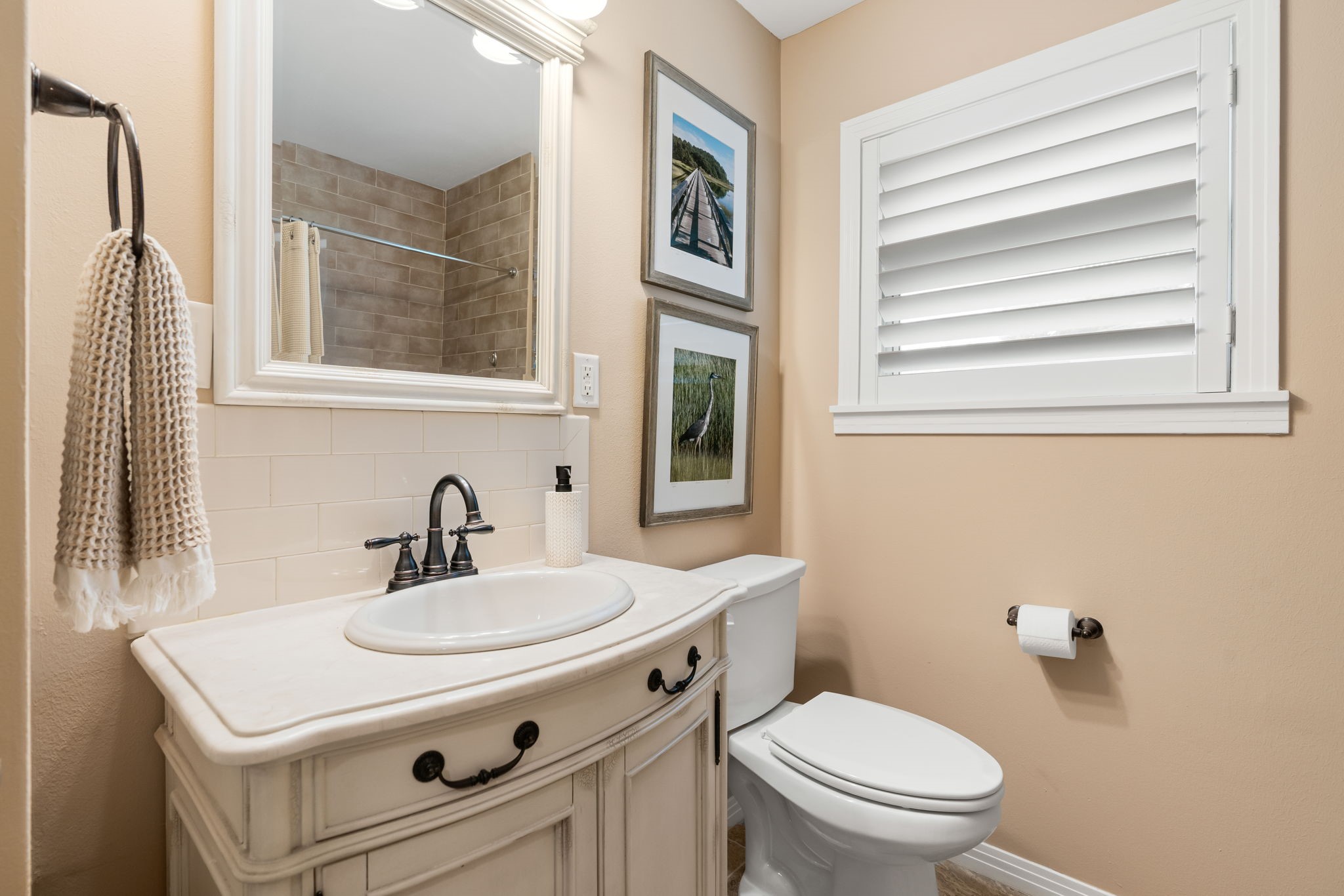 1115 Woodhill Road Houston, TX 77008 - Photo 15 of 29 Second bath.