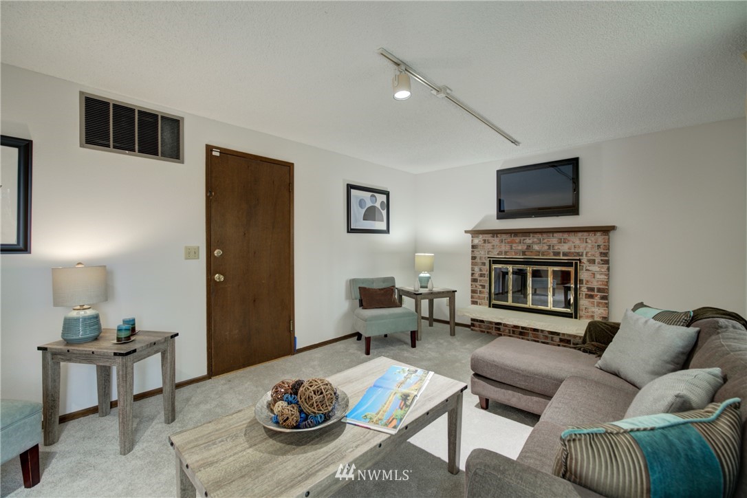 15854 132nd Place Southeast Renton, WA 98058 - Photo 11 of 35 Gallery Image 11