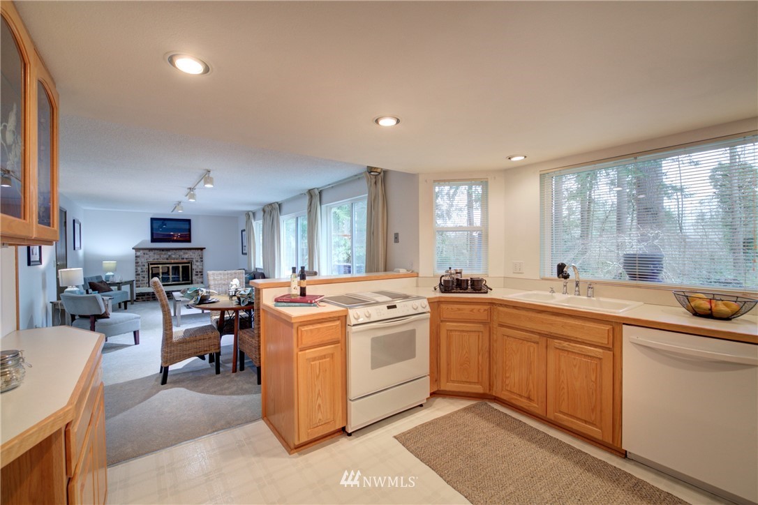15854 132nd Place Southeast Renton, WA 98058 - Photo 15 of 35 Gallery Image 15