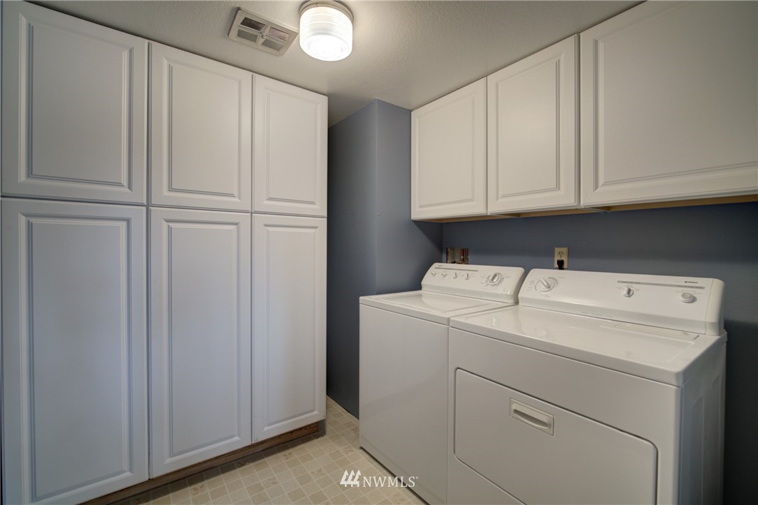15854 132nd Place Southeast Renton, WA 98058 - Photo 8 of 35 Gallery Image 8