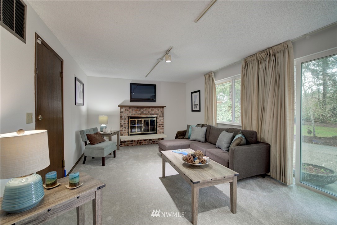 15854 132nd Place Southeast Renton, WA 98058 - Photo 10 of 35 Gallery Image 10