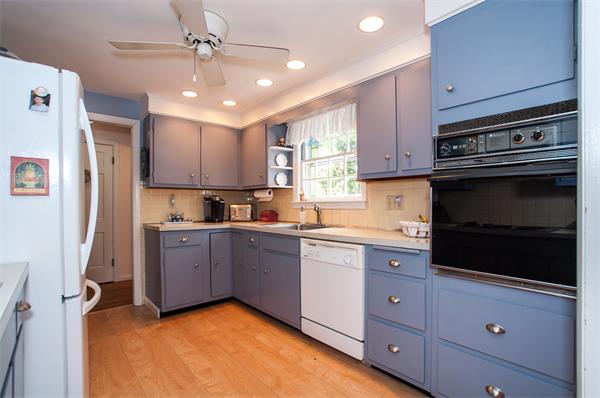 43 Spafford Road Milton, MA 02186 - Photo 9 of 29