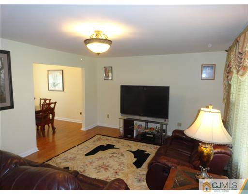 56 Portland Street Edison, NJ 08820 - Photo 4 of 25 Gallery Image 4