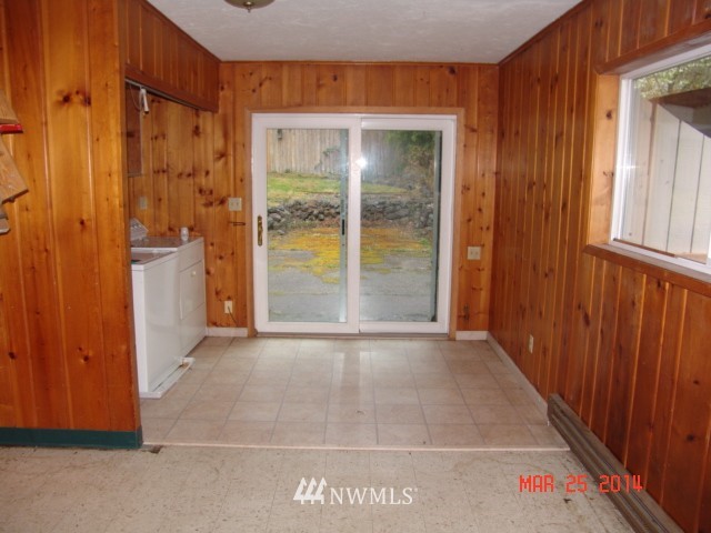 2527 Spring Street Bremerton, WA 98310 - Photo 2 of 11 Gallery Image 2