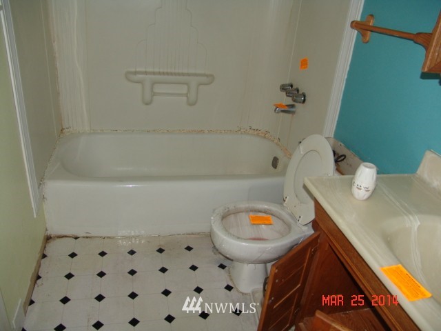 2527 Spring Street Bremerton, WA 98310 - Photo 8 of 11 Gallery Image 8