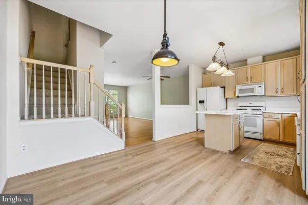 $3,000 | 13008 Shamrock Glen Drive, Unit 904, Germantown, MD 20874