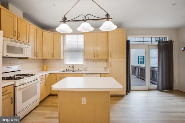 $3,000 | 13008 Shamrock Glen Drive, Unit 904, Germantown, MD 20874