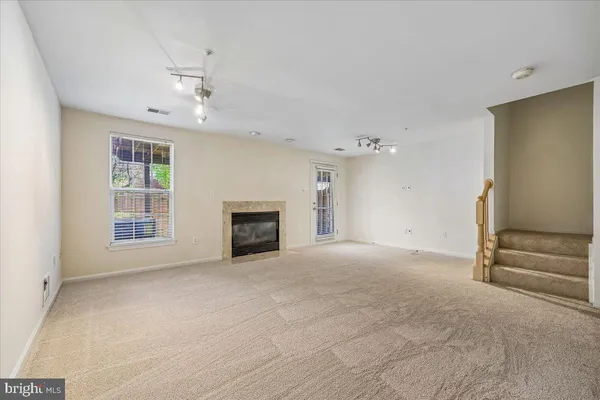 $3,000 | 13008 Shamrock Glen Drive, Unit 904, Germantown, MD 20874