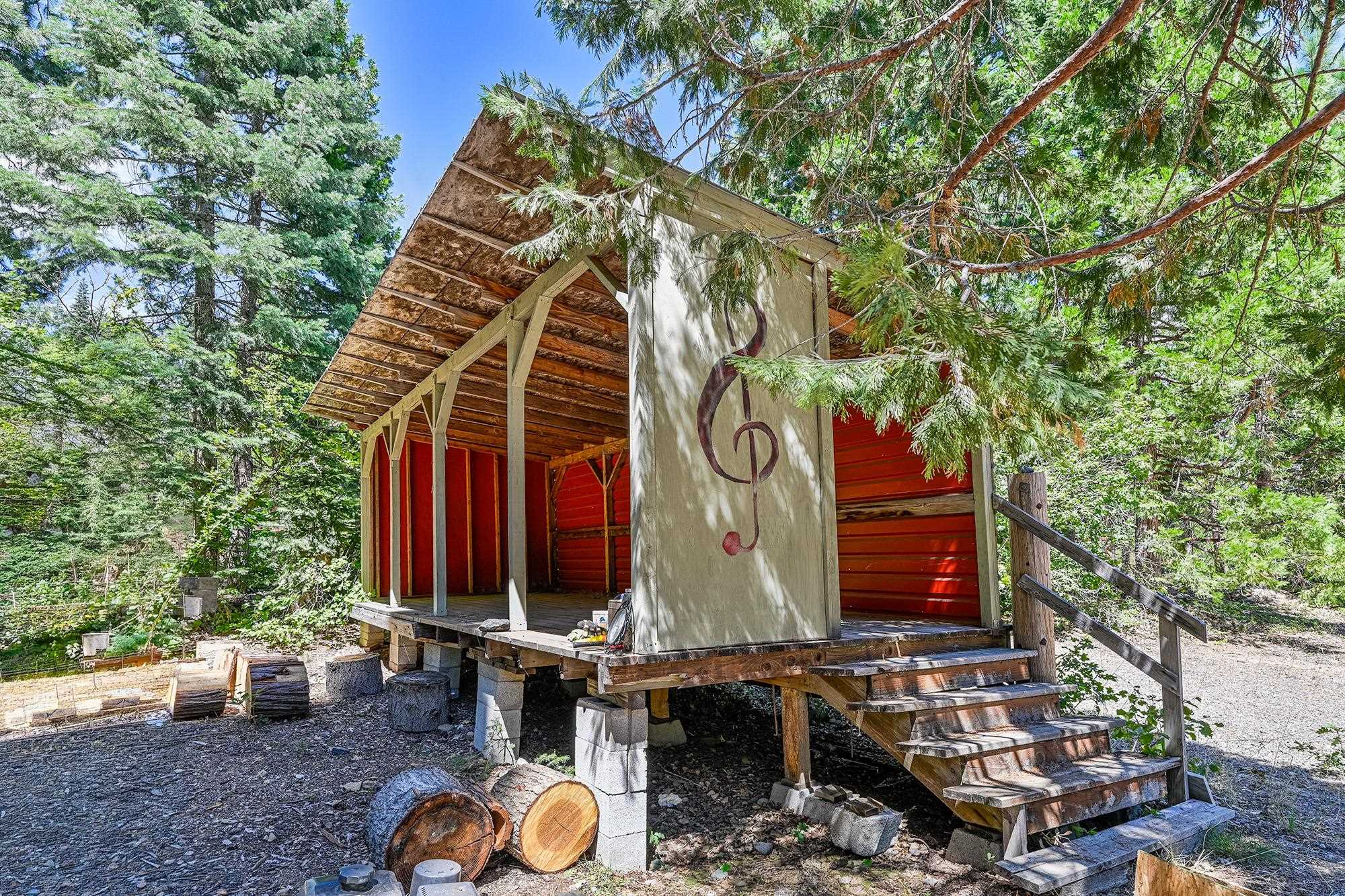 1647 Davis Place Road Mount Shasta, CA 96067 - Photo 37 of 41 Gallery Image 37