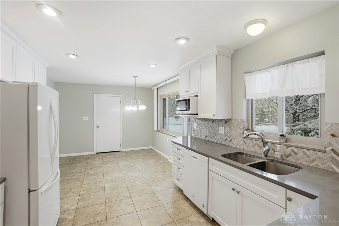 3689 East Patterson Road Beavercreek, OH 45430 - Photo 6 of 41