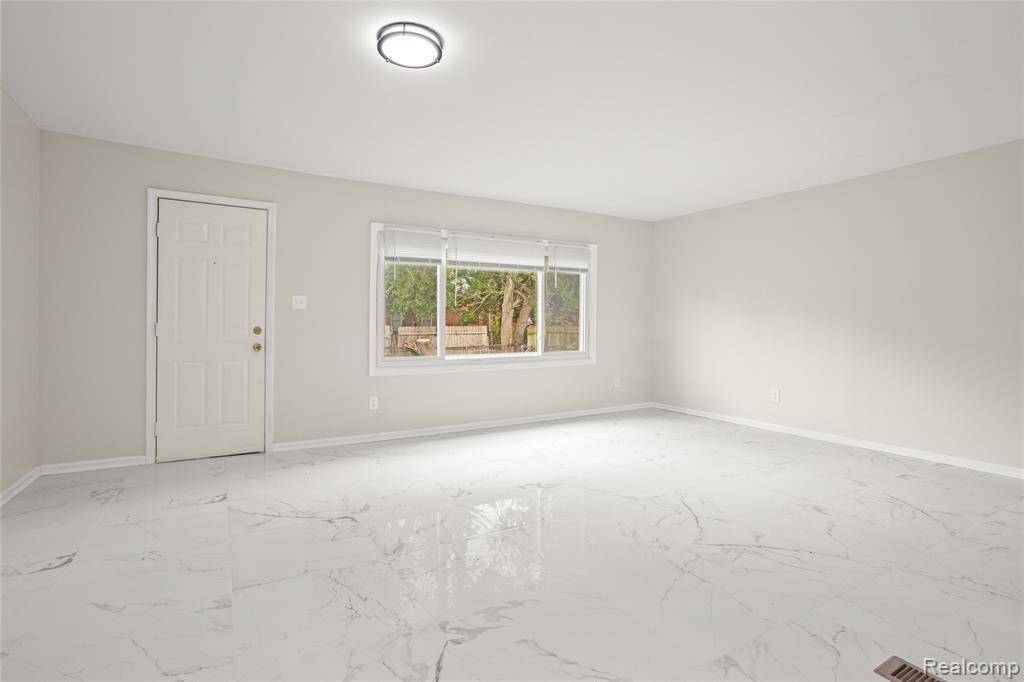 17700 Edinborough Road Detroit, MI 48219 - Photo 14 of 34