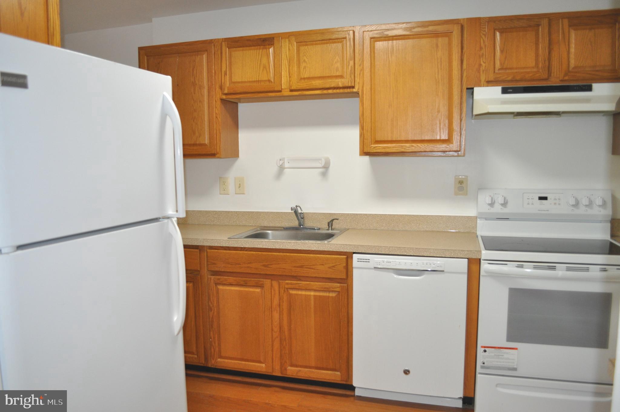 9110 Tumbleweed Run, Unit E Laurel, MD 20723 - Photo 11 of 39 Large Kitchen