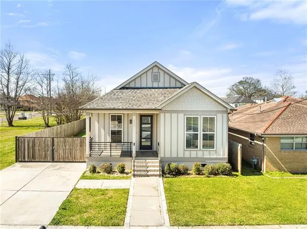 $305,000 | 2104 Aycock Street, Arabi, LA 70032