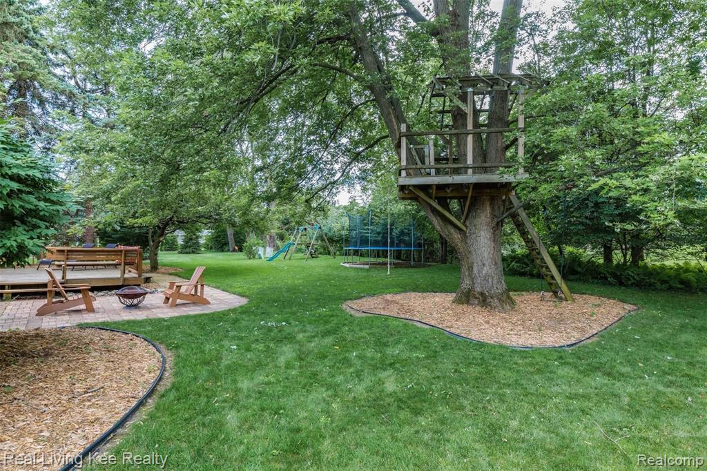 440 Lake Forest Road Rochester Hills, MI 48309 - Photo 31 of 32