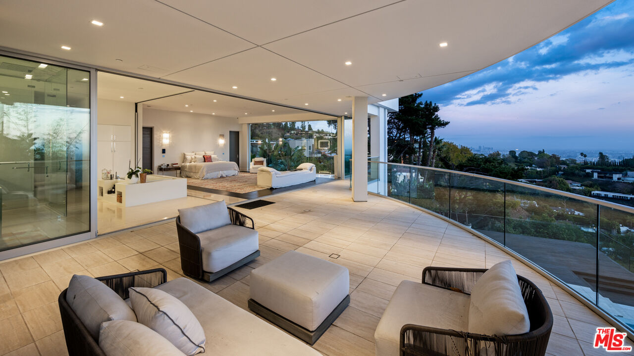1609 Magnetic Terrace Los Angeles, CA 90069 - Photo 10 of 24 a living room with furniture