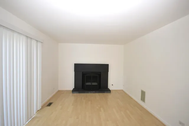 $389,900 | 1644 Stockton Lane, Crystal Lake, IL 60014