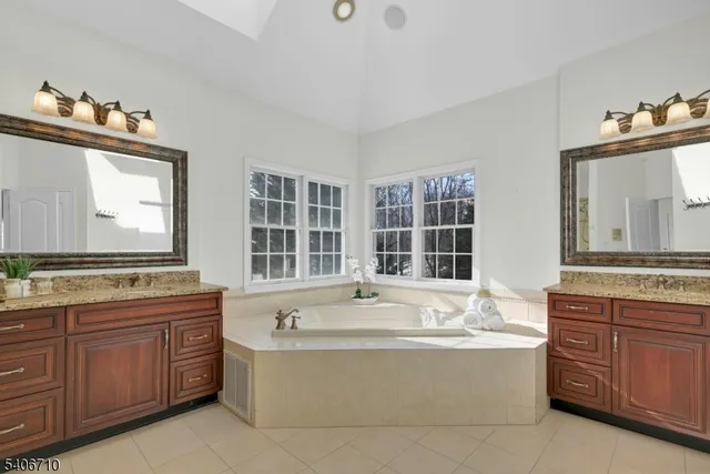 $1,225,000 | 37 Crownview Court, Sparta, NJ 07871