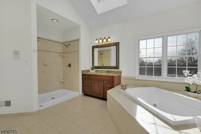 $1,225,000 | 37 Crownview Court, Sparta, NJ 07871