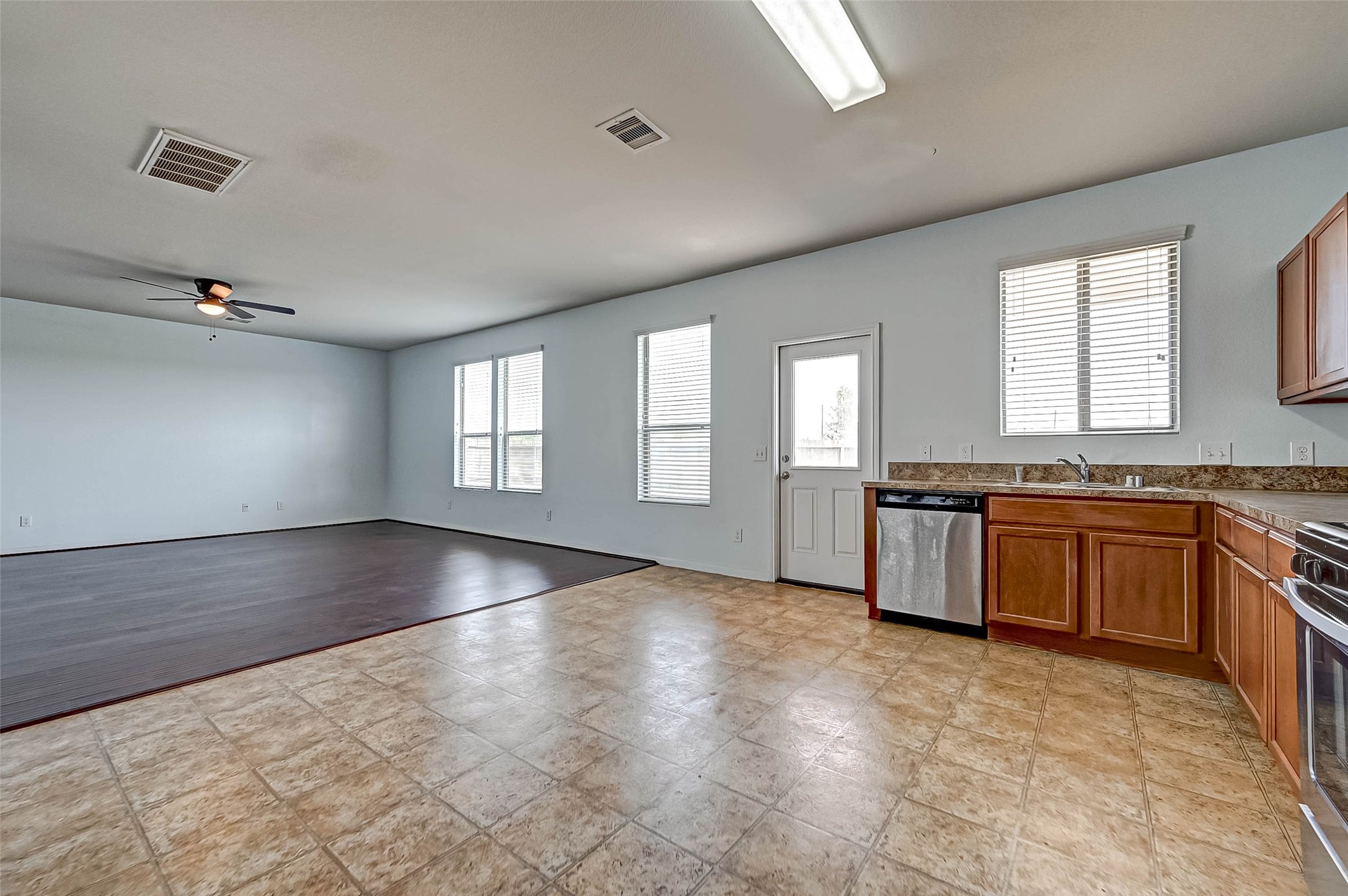 1830 Artem Court Houston, TX 77051 - Photo 9 of 30