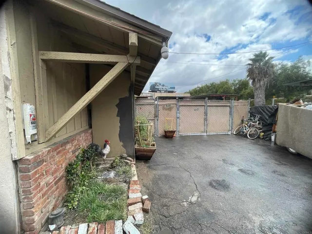 $1,149,000 | 9141-43 Campo Road, Spring Valley, CA 91977