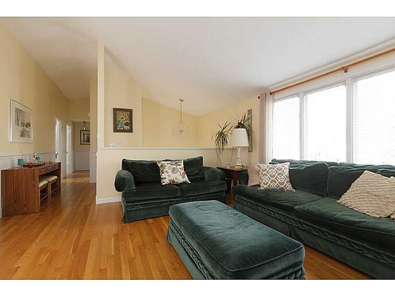 25 Whaleboat Road Portland, ME 04103 - Photo 13 of 31 Living Room.