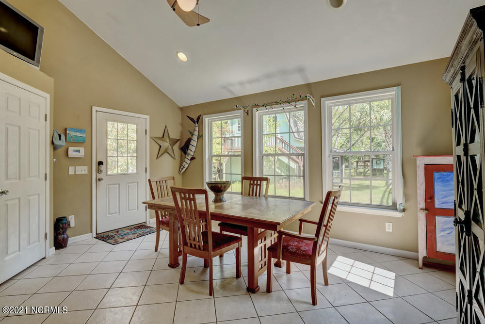 626 Hidden Valley Road Wilmington, NC 28409 - Photo 11 of 36 Dining room