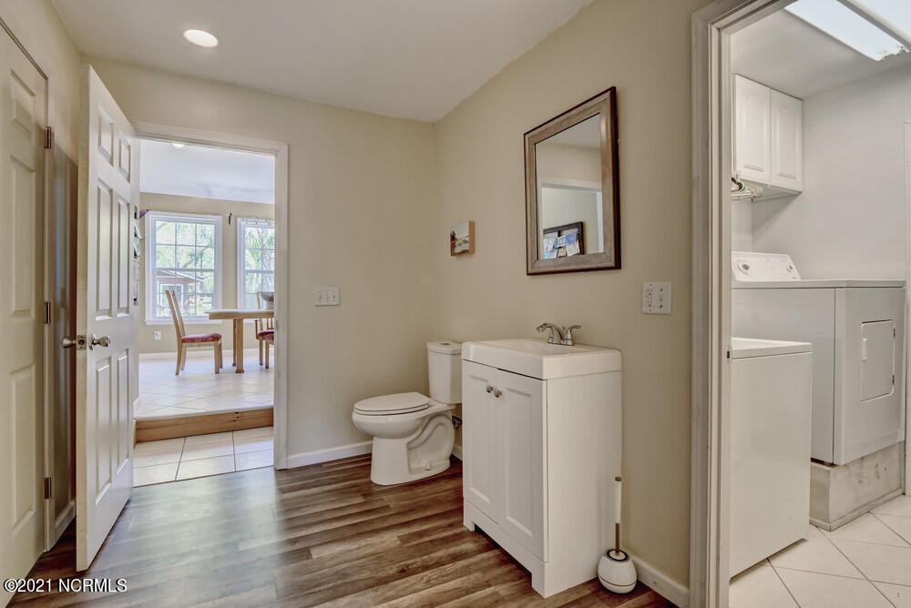 626 Hidden Valley Road Wilmington, NC 28409 - Photo 14 of 36 Guest bath, first floor
